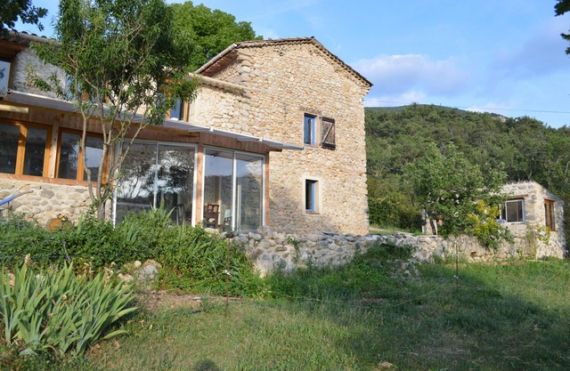 Near Verdon, a sheepfold surrounded by nature invites you to calm and relax.