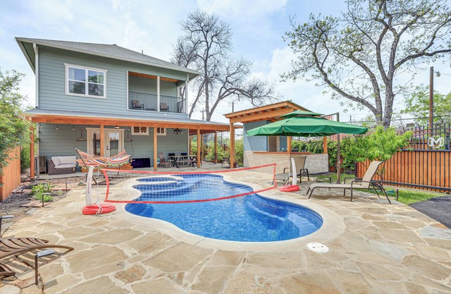 Near Zoo & Riverwalk: Spacious Home w/Heated Pool