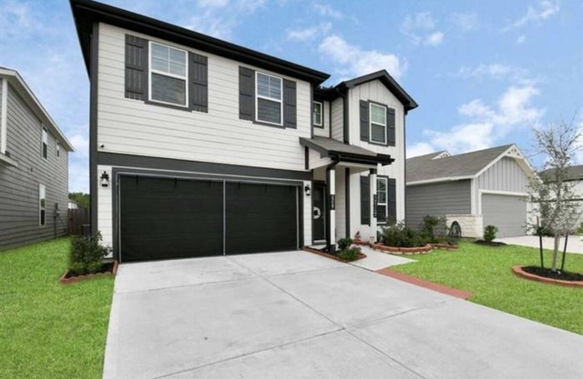 Nestled Cozy 4-bedroom house with Loft, Pergola, WiFi, AC in enjoyable Spring