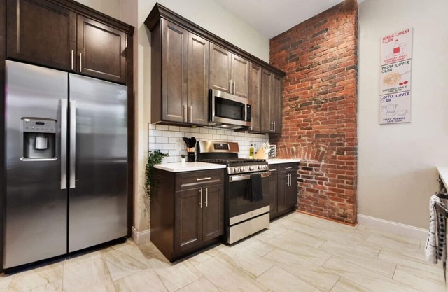 Netflix+BBQ+FreeParking Near Shops in East Liberty