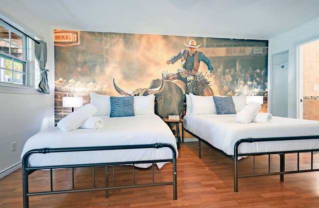 NEW 2 Full Beds Suite AT Open Ramp 1