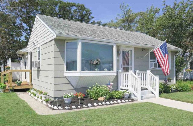 *New 2022- Cottage* One block for Bay Beach