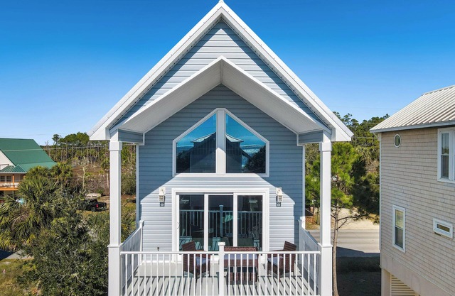 New 2br/2.5ba modern coastal retreat - walk to the beach!