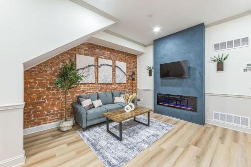 New 2BR Across from Fairmount Park - 10 mins to DT