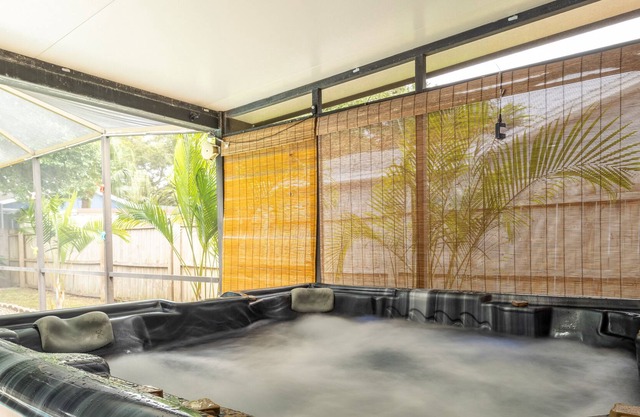 New 3 BR Home Pool/Hot Tub- Near Downtown and Beach