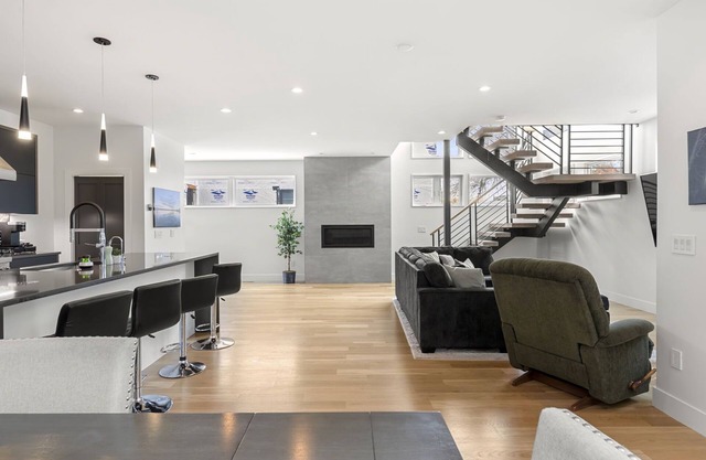 New 3-Story Modern Home W/Rooftop Mountain Views!