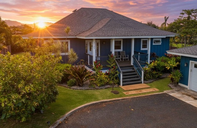 *NEW 3BD Luxe Beach Estate |Pool, PickleB, Gym| AC