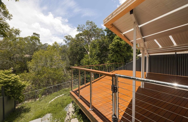 NEW 3BR Serene Creekside Retreat in Helensvale