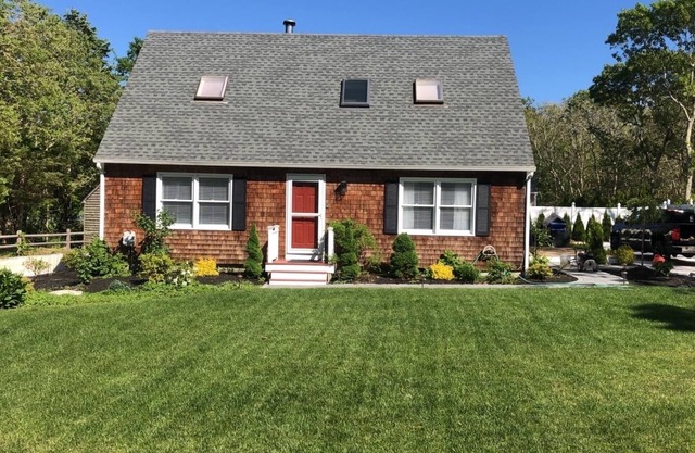 New 4 BR house near center and beaches with bikes