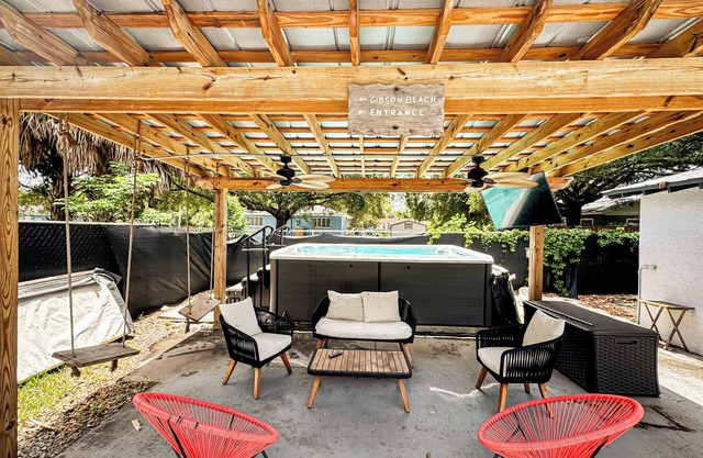 New 5BR 3B Home with SwimSpa and Mini Golf near Ybor!