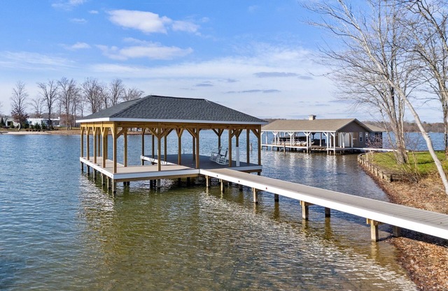 NEW 6BR Luxury Lakefront Lake Anna Boathouse!