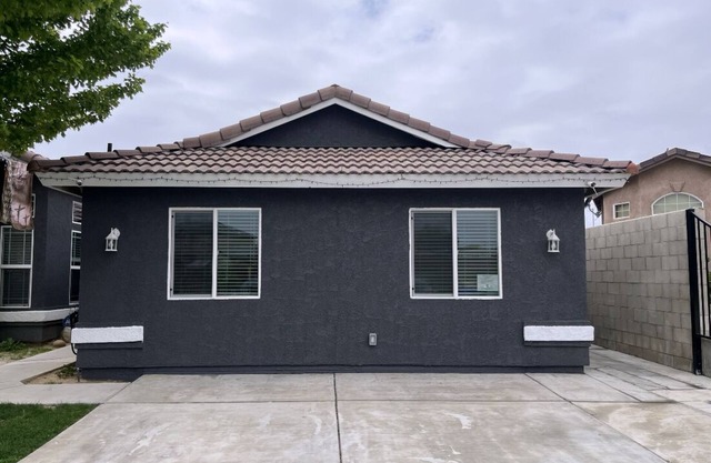 New ADU - Charming 1-bedroom house with AC, WiFi in fabulous Bakersfield