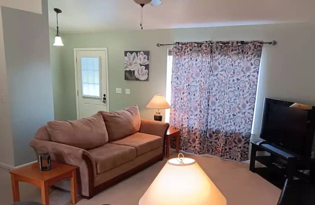 NEW Amazing location/central Windsor
