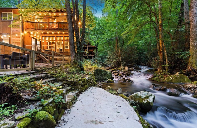 New! Amazing Running Creek! New Build w/Hot Tub!