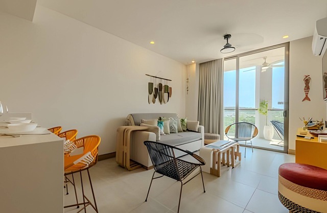 New and Luxurious with direct access to the beach