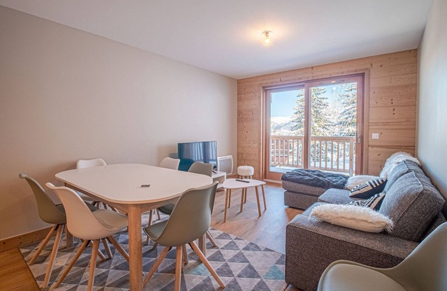 New apartment 6 people, ski-in with parking, Valmorel