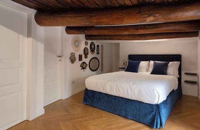 New apartment in the historic center of Naples, for families or couples.
