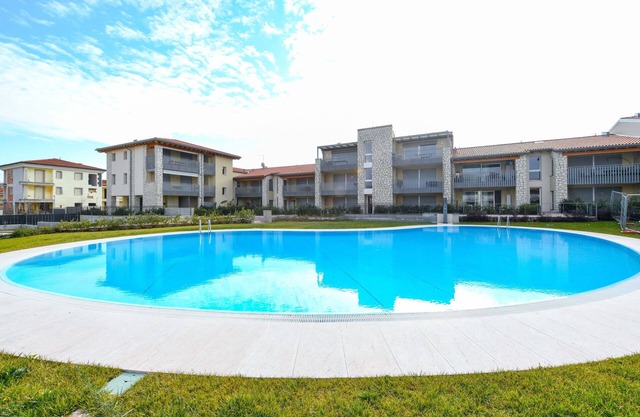 New Apartment Lazise with garden in front of the pool