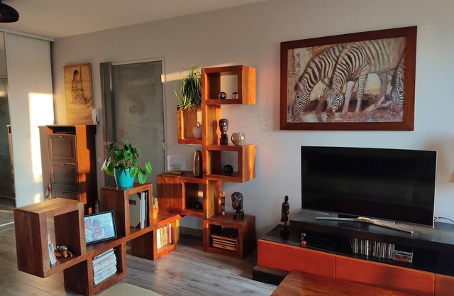 * New * Apartment with breathtaking view of pine forest in quiet residence