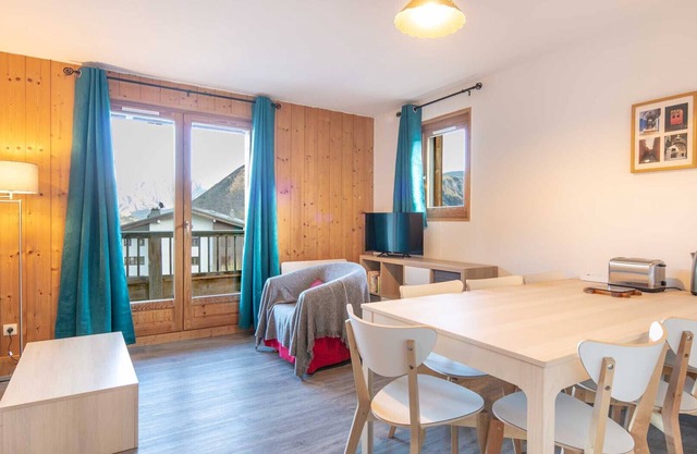 New apt 6 ppl, 2 balconies, pool