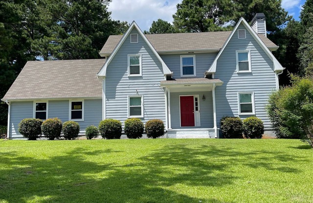 NEW ATL Metro Lux home PRIVATE POOL W/DECK .pet friendlyW/20% discount