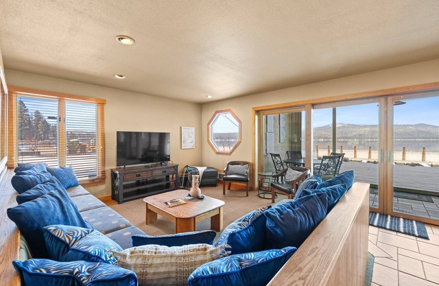 New! Beach Life - Crystal Beach - Lakefront - Beach - Seasonal Pool