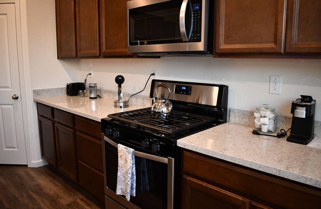 NEW Beautiful Modern Spacious Home near SMF Airport