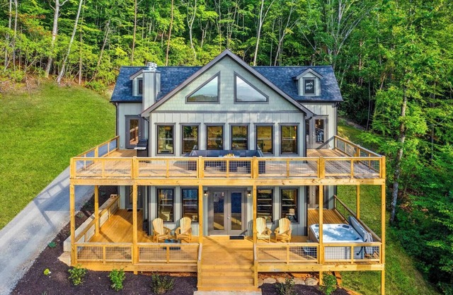 NEW .BIG. Cabin*Hot-Tub*Firepit*King Beds*BIG VIEW