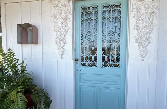 "NEW" Booshie meets Rustic, only two miles from Round Top, TX.