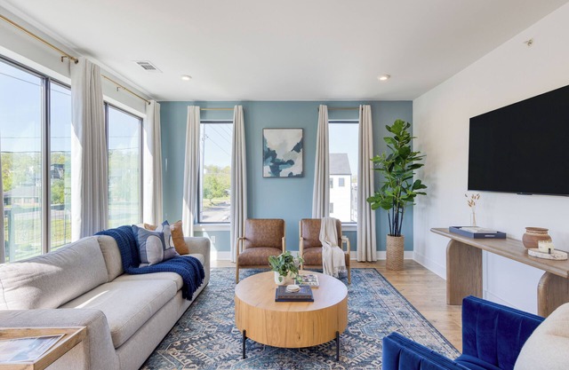 New Build Condo Walk to Dining, Nightlife & Music Near Midtown | The Heights