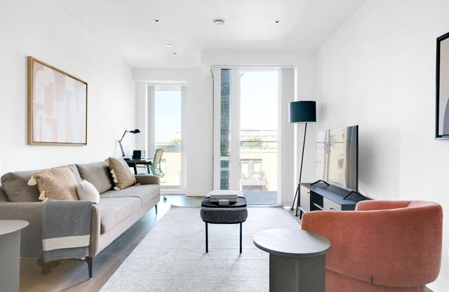 New Build Hammersmith 1BR w/Gym & Concierge, nr Tube, by Blueground
