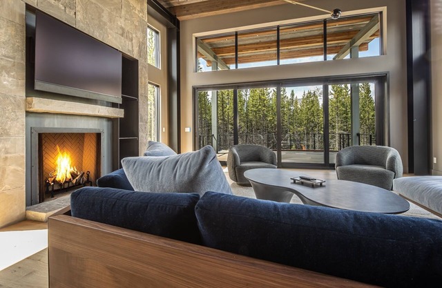 New Build, Ski-in, Ski-out Home with an in Ground Private Hot Tub, Fireplace's and Mountain Vie