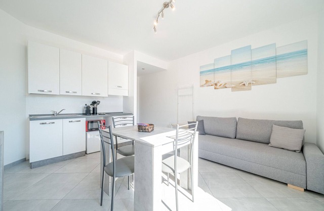 NEW!Central Apt 5 min walk from the metro Brignole
