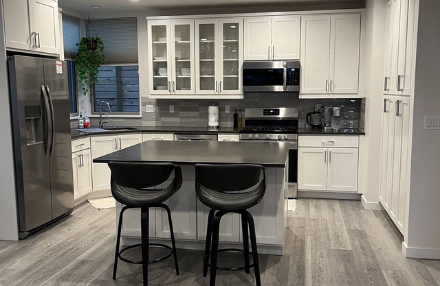 New centrally located townhouse with rooftop deck. Walk to restaurants and shops