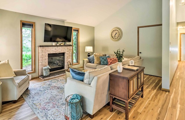 NEW! Charming Jim Thorpe Getaway w/ Deck + Yard!