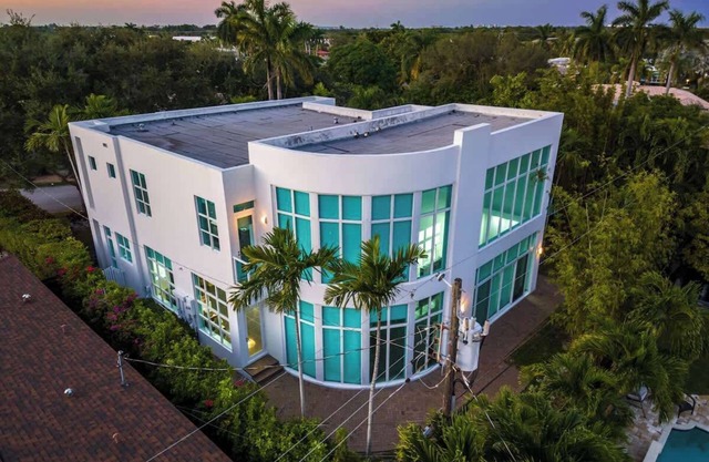 New construction 2 story Villa jacuzzi pool luxury