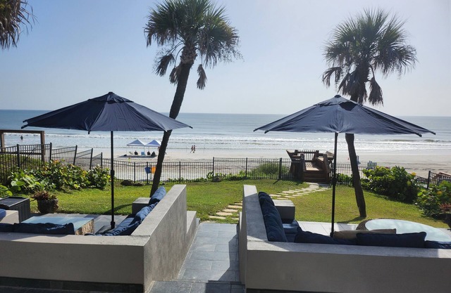 NEW! Daytona Beach, FL. Beachfront Estate 8 Beds 3 Ba, 1/2 acre, Sleeps 13