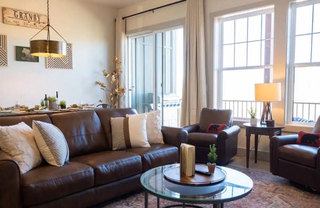 *New* Dog friendly mtn getaway. 3br/4ba, ski, golf, hike!