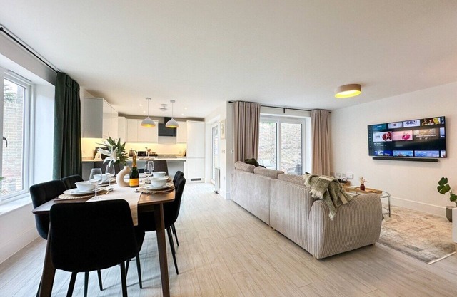 NEW Edwin Bing Mews | City Centre + FREE Parking