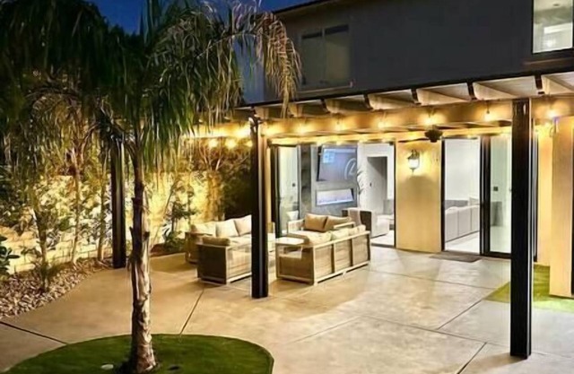 New everything, stunning high end villa, gated