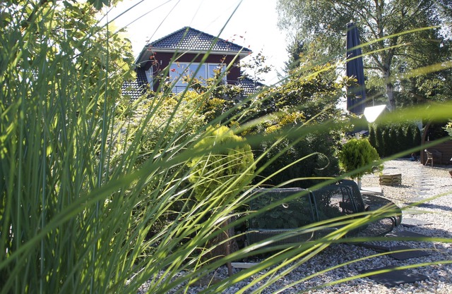 New family-friendly holiday home directly on the water, forest and cycle path