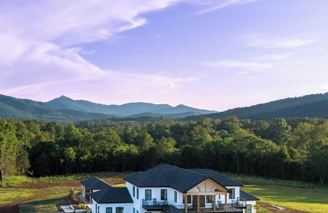 New! Farmhouse | Firepit+Views 20ppl