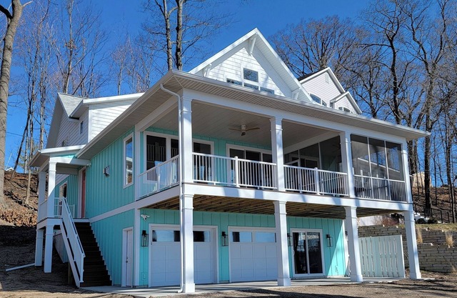NEW-for you! Ultimate beach house vacation! On White Lake w/stunning views.6 BR!