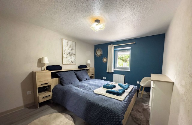 New furnished 4* apartment with terrace and private parking.