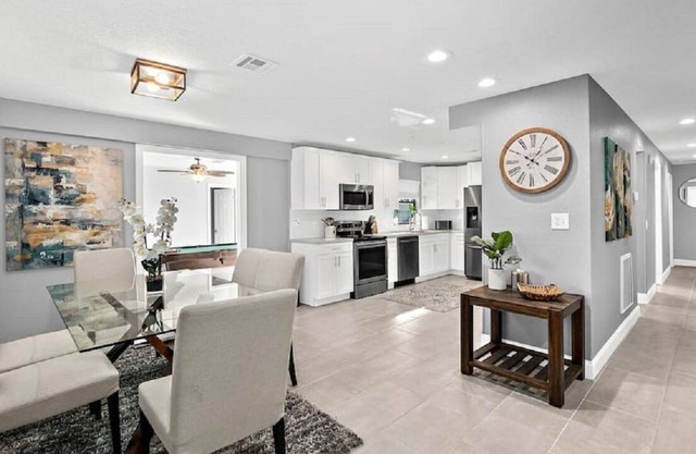 NEW Gorgeous 5/3 Home/w Pool table & Seablue Pool