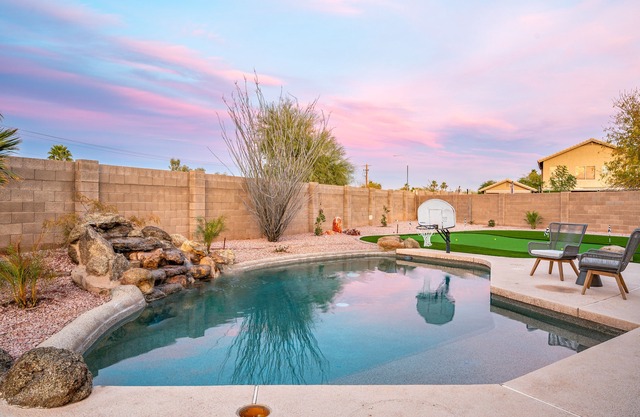 NEW Gorgeous 5bd3ba Home with Heated Pool!