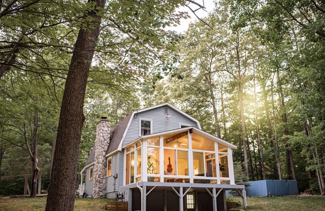 *NEW Higgins Lake Boho Chic Cottage