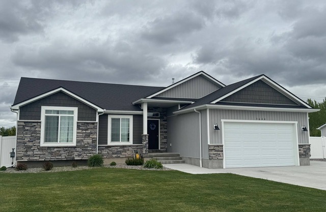 New Home with 3 beds, 2 baths. Family and dog-friendly nn