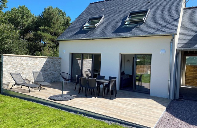 New house, edge of forest, 5min from beach and hiking trails