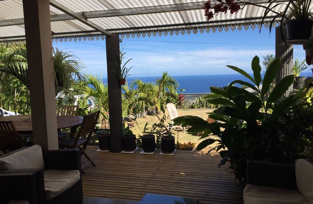 New house of 200m ² with enclosed garden and panoramic view of the ocean